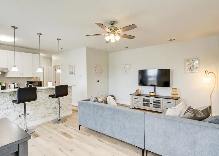 Steps To Tcu Campus: Modern Fort Worth Apt