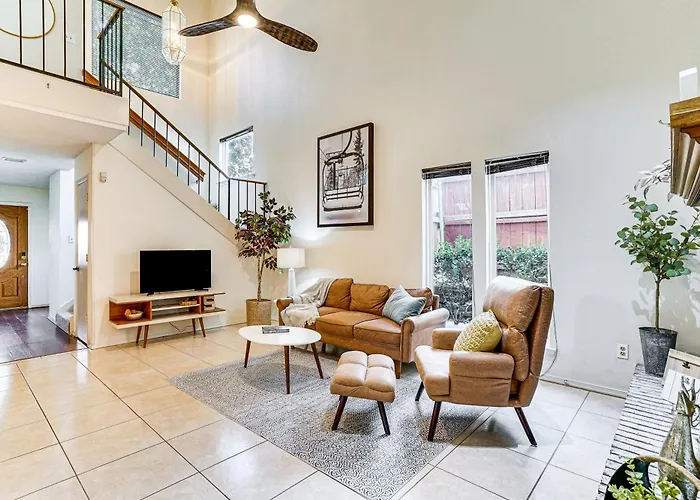 4 Mi To At&T Stadium: Fort Worth Townhome!