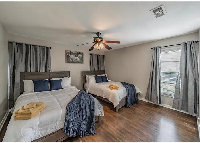 King Bed-Pet Friendly- Sleeps 7- Close To Everything-Tcu-Magnolia-Cultural District-Hospitals-At&T Stadium