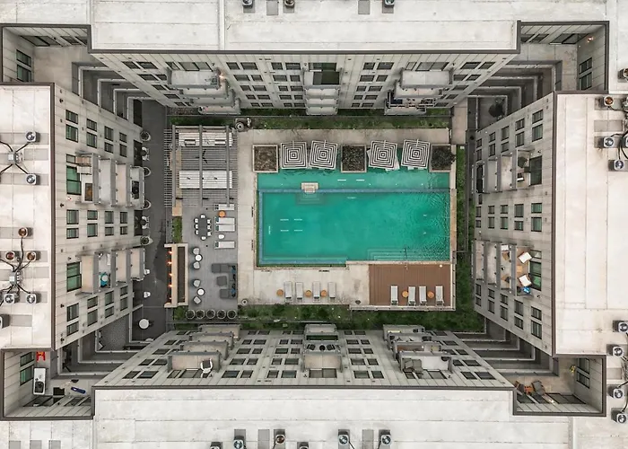 Elegant Downtown 1Bd Condo With Pool & Gym