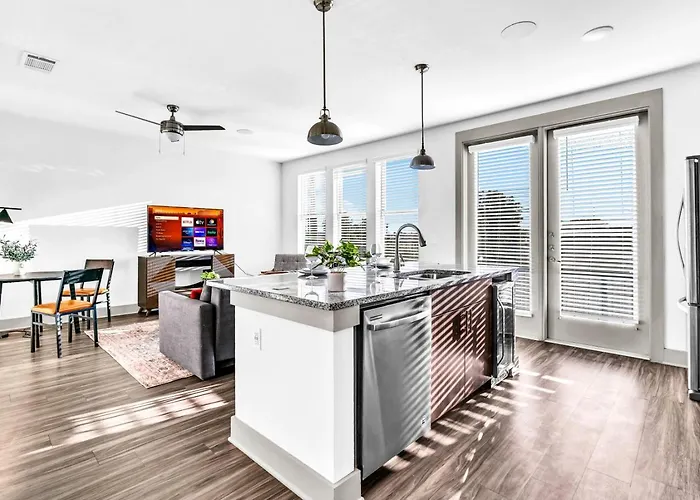Bright 2Bd 2Ba Suite Gym And Pool City Center Stay
