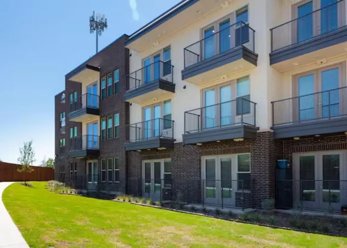 Modern 2Bd 2Ba Flat Gym And Pool Heart Of Downtown