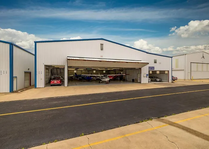 Airplane Hangar Loft - Coolest Stay In Fort Worth