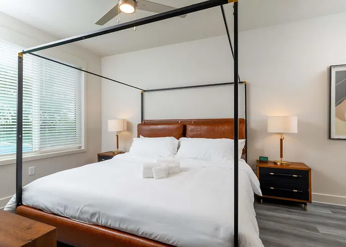 Trinity River - Skyline Views - King Bed