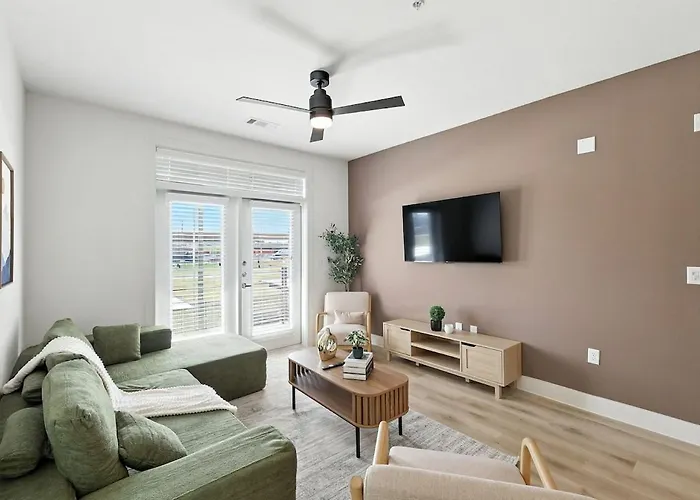 95 Luxury 2B2B Condo Dt Fort Worth, Resort Style Pool & Gym, Golf Simulator, 7M To Dickies Stadium, 15M To At&T Stadium