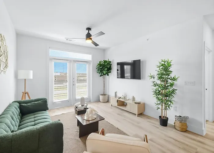 99 Modern 2B2B Near Stockyards, Resort Pool & Gym, 7M To Dickies Stadium, 15M To At&T Stadium