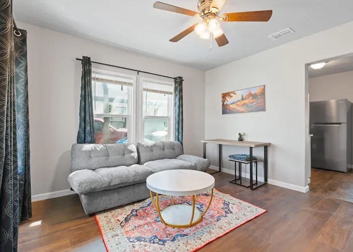 Stylish 1-Bedroom Retreat In Fort Worth