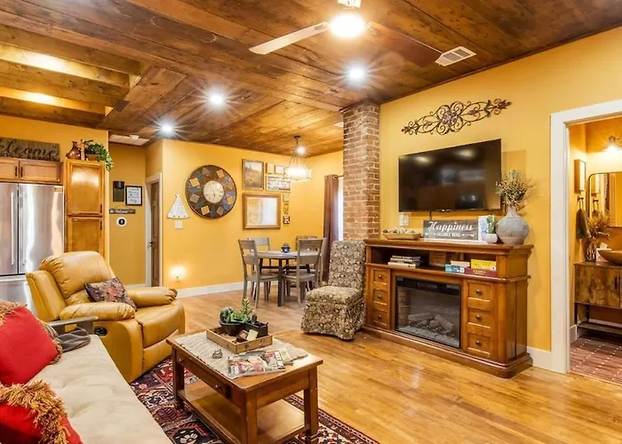 Stockyards 5 Mins, New, Sleeps 8 Cedar House, Tcu