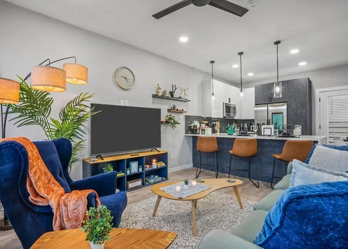 Elegant 2Bd Townhome 7Th St Walkable