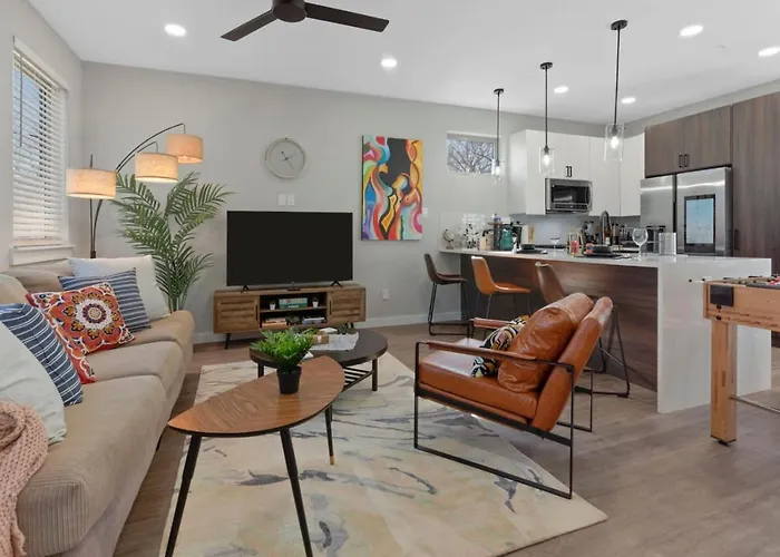 A La Mode 2Bd Townhouse 7Th St Walkable