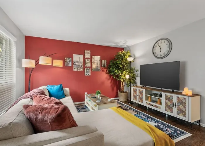 Intimate 2Bd Tcu Walkable