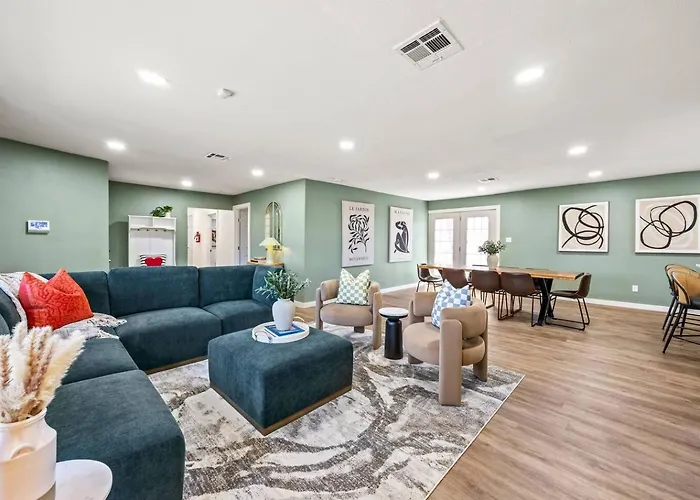 Stylish Retreat-Hot Tub + Huge Yard + Pet Friendly