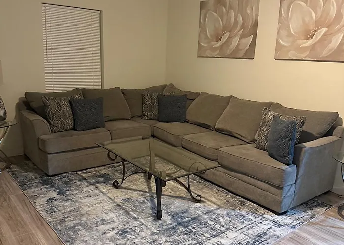 Spacious 3 Bedroom 2 Bath Home In Downtown