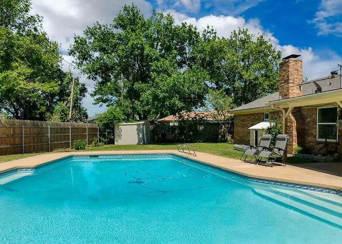 Fort Worth Big Saltwater Pool With Big Games And Projection Screen