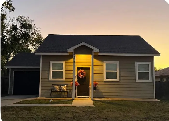 Beautiful Modern 3 Bed 2 Bath