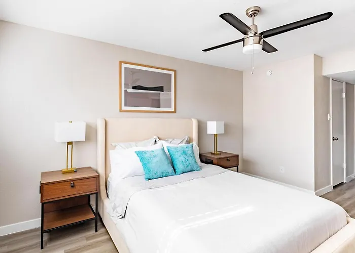 Landing Beautiful 2Bd Gym Pool