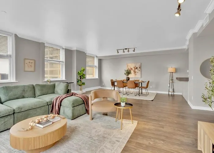 Heb203 Spacious & Stylish 2B Condo Downtown Fort Worth, Free Parking, Walk To Convention Center