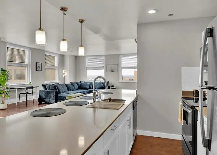 Heb04 Spacious & Stylish 2 Bedroom Condo Downtown Fort Worth, Free Parking, Walk To Convention Center