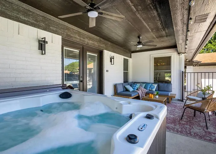 Backyard Oasis: Pool, Hot Tub, Giant Chess & Golf