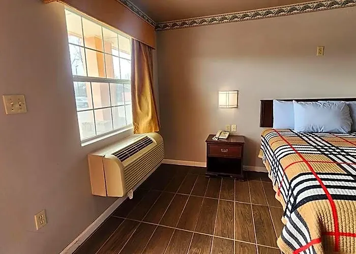 Oyo Benbrook Inn & Suites