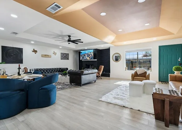 Fifa Retreat Sleeps 26 Stockyards Dfw Basecamp