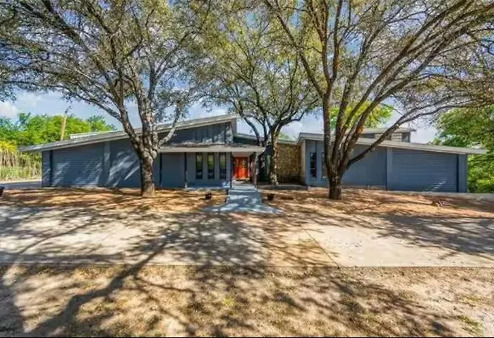 Lake Retreat w Pool, Firepit, Sleeps 8