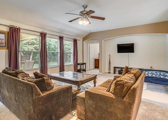 Fenced Yard & Patio! Family Escape In Dfw Suburbs