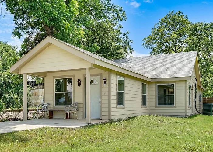 Updated Craftsman In Historic Southside Fort Worth