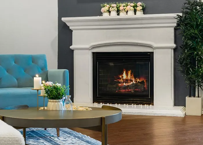 Sleeps 12 - Game Room - Fire Pit - Handmade Library