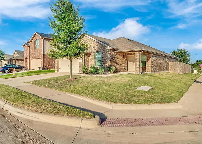 Fort Worth Gem Near Fifa World Cup & Dinings