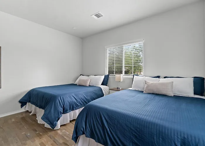 Budget-Friendly Retreat By Fort Worth Stockyards With Hottub & Minigolf