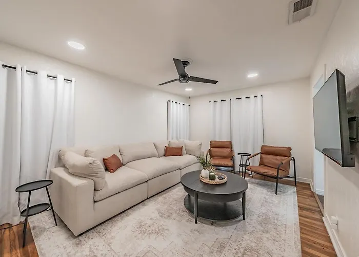 Tcu-Dickies-2 King Beds-Sleeps 6