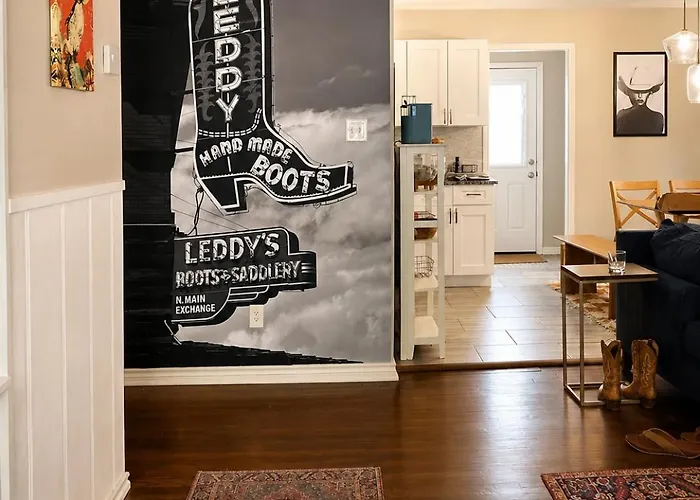 Walk To Dickies & Will Rogers | Pet-Friendly 3Br