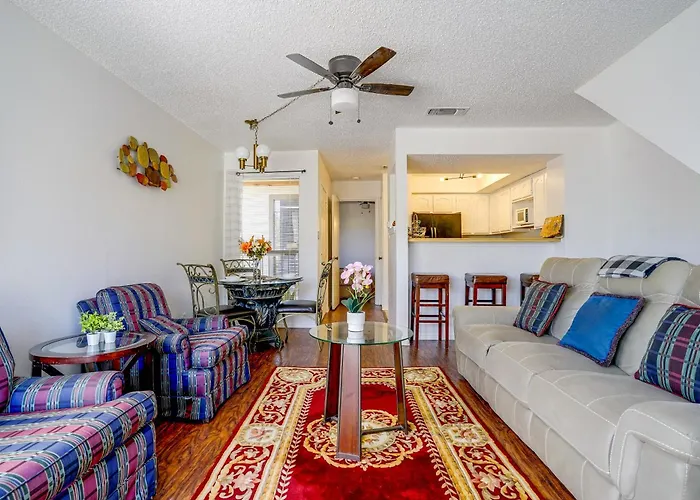 Walk To Shops & Museums! Fort Worth Condo W/ Pool