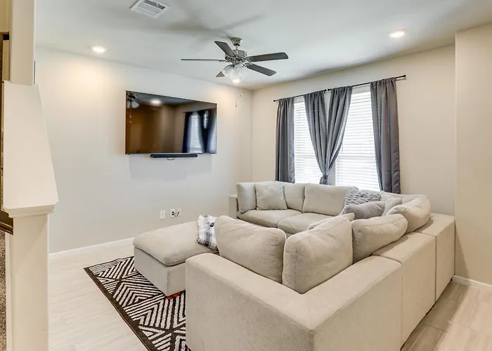 Family-Friendly Fort Worth Home: Private Yard
