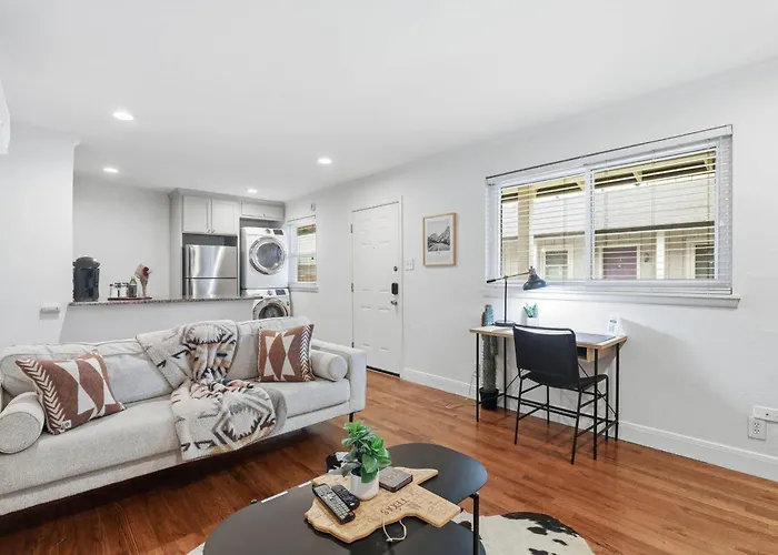Stylish Apartment In Fort Worth - Comfort Convenience And Free Parking