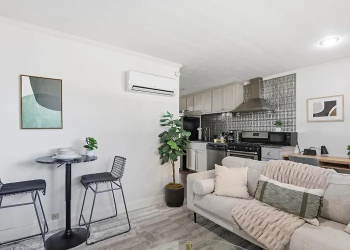 Tcu Gem - Stylish Apartment With King Bed & Full Kitchen
