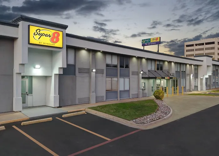 Super 8 By Wyndham Fort Worth Entertainment District